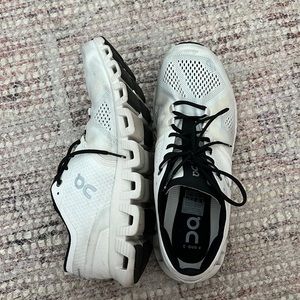 On Cloud X black/white size 11